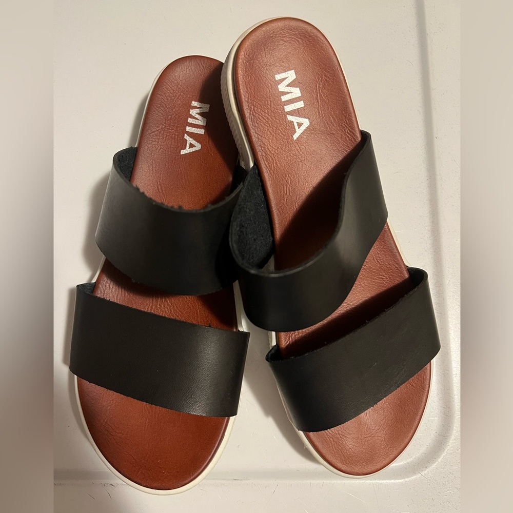 MIA Saige Black Strap Sandals
